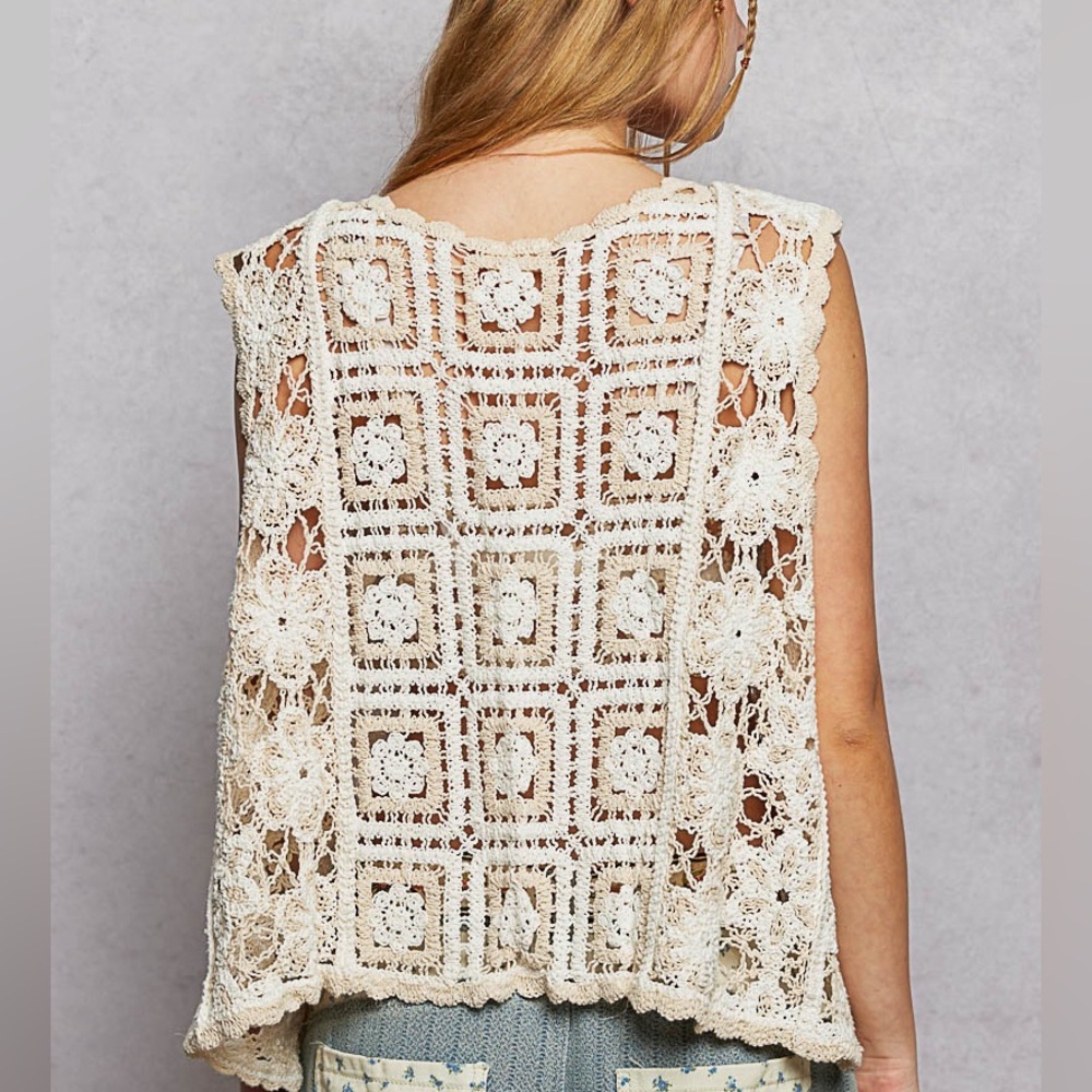 👄 Hello Gorgeous! POL Tie Front Floral Pattern Crochet Vest with Scalloped Edge - Picture 9 of 16